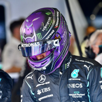 Vroege pitstop Mercedes in GP van Italië: 'Je zag tijden Verstappen en Mclarens wegzakken'