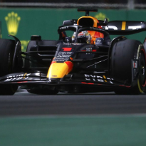 Verstappen slates Pirelli tyres that "fall apart"