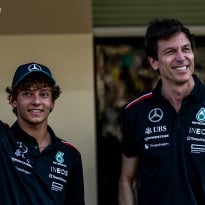 Mercedes da una IMPORTANTE pista sobre el fichaje de un piloto