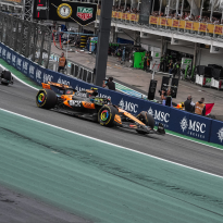 Norris wint Sprint in São Paulo na crash van teamgenoot Piastri, Verstappen vierde