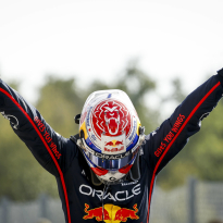Verstappen domineert en wint op Monza bij opmerkelijke beslissing McLaren