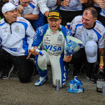 Hadjar ontvangt vervangende trofee na schade in Zandvoort