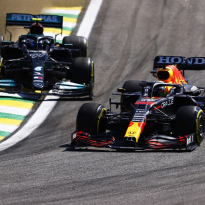 Bottas maakt podium compleet: 'Blij dat we meer punten dan Red Bull hebben'