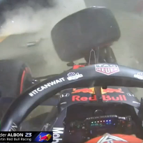 VIDEO: Enorme crash voor Alexander Albon in tweede vrije training
