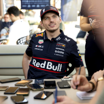 Verstappen compleet relaxed in Abu Dhabi: "Alles wat er nu gebeurt, is een bonus"