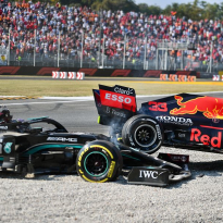 Villeneuve verdedigt Verstappen: 'Ze gaven hem alleen daarom een straf'
