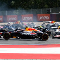 Norris wint Grand Prix van Oostenrijk na gevecht met Piastri en crash Verstappen