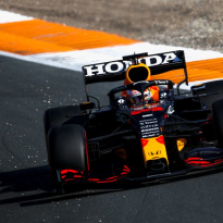 Verstappen op het matje bij stewards wegens rode vlag: mogelijk nare gevolgen