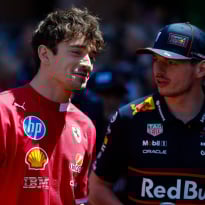 Leclerc APOYA a Verstappen en el problema ante Russell