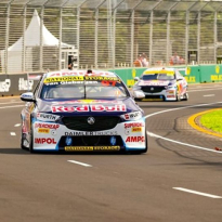 Fernando Alonso y Checo Pérez cambian Fórmula 1 por Supercars
