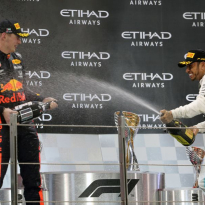 Verstappen ver boven Leclerc op ranglijst beste coureur van 2019