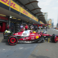 Hamilton en Ferrari doen goede zaken in tweede training Bakoe, Verstappen zesde
