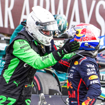 Verstappen wijst Hülkenberg aan: "Hij houdt wel van een feestje"