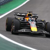 Verstappen loopt lekke band op in openingsfase van Grand Prix São Paulo