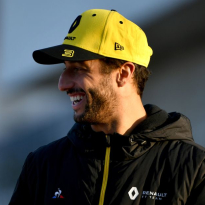 Ricciardo to 'answer calls' from Renault rivals, but wants to stay beyond 2020
