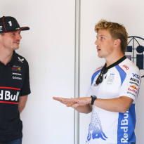 Racing Bulls boos op Sainz: 'Hij heeft Lawson vijfde plek gekost'