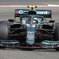 Vettel over nieuwe Pirelli-banden voor 2022: "Ze maken het zicht slechter"