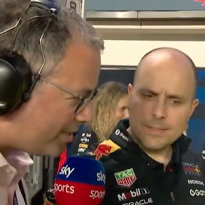 Ted Kravitz neemt bizar interview met Lambiase af en vraagt hem naar vluchtnummer