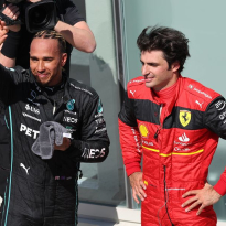 Sainz gives PERFECT response after being mocked by Hamilton