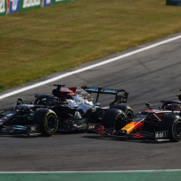 Wolff wil afspraken tussen Verstappen en Hamilton: 'Elkaar niet verhinderen van het scoren'