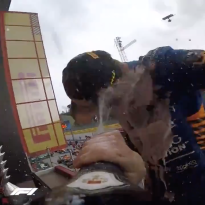 VIDEO: Nieuwe beelden geven uniek kijkje op de podiumceremonie van Verstappen