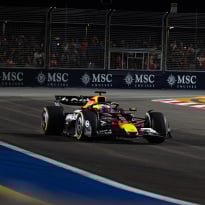 LIVE | (gesloten) Grand Prix van Singapore: Verstappen rijdt verdedigende lijnen, kan hij Norris afstopppen?