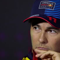 El veterano piloto que hace ver mal a Checo en Red Bull