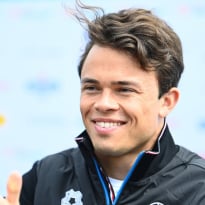 De Vries toont AlphaTauri-racepak, 'Honda en McLaren samen in 2026'