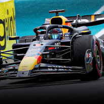 Rode vlag maakt einde aan eerste vrije training Miami: Piastri het snelst, Verstappen op drie