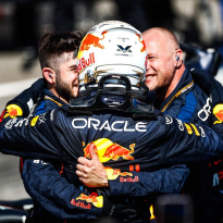 Verstappen onthult waarom hij Leclerc liet gaan: "Banden te warm"