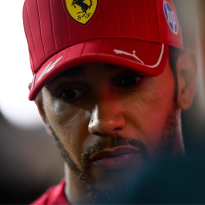 ¿Se va? F1 Store lanza IMPORTANTE señal del futuro de Hamilton en Ferrari