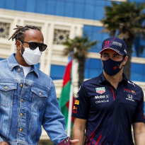 Hamilton springt uit vliegtuig, Bottas mist vlucht naar Baku | Social Wall