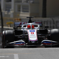 Woedende Mazepin haalt flink uit naar engineer: 'Ben je fucking serieus?!'