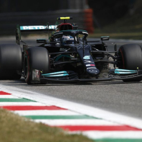 Sprintrace Italië: Verstappen verrassend op pole, baaldag voor Hamilton
