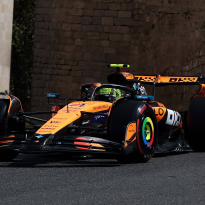 Norris snelste in rommelige eerste training Azerbeidzjan, Verstappen achter Tsunoda