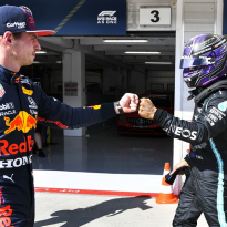 Schumacher ziet 'gespannen situatie': "Verstappen en Hamilton gaan vaker botsen"