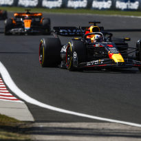 Verstappen bijna half rondje voor op P2: "Had ook rustig aan kunnen rijden in laatste stint"