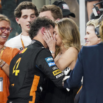 Corceiro blikt terug op kus met Norris en kritiek op Verstappen: "Ik negeer het"