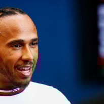 Lewis Hamilton: Imagina que eres la única persona blanca en el paddock