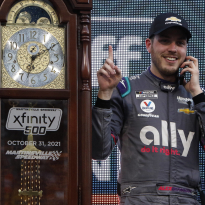 NASCAR at Martinsville: Why do race winners receive a grandfather clock?