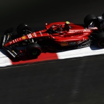 Sainz tast in het duister na plotseling succes Ferrari: 'Ik snap dat gewoon niet'