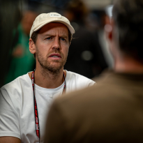 Vettel doorbreekt stilzwijgen over exit Horner: "Het is vreemd"