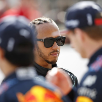 Vettel en Russell verwachten dat Mercedes terugslaat na wintertest