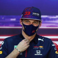 Verstappen houdt taart-traditie in stand, Hülkenberg begint seizoen op tractor | Social Wall
