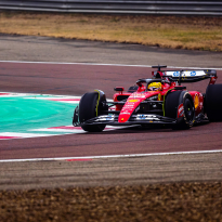 Hamilton anderhalve seconde langzamer dan Leclerc in Ferrari-test
