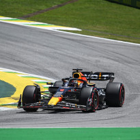 Verstappen durfde niet volop te pushen: 'Was bang dat ik mijn banden eraan zou rijden'