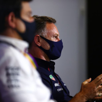 Horner over gelobby Mercedes in titelstrijd: "Het is een duidelijke strategie"