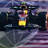 Mercedes op de bon na crash met Tsunoda en biedt excuses aan bij Red Bull