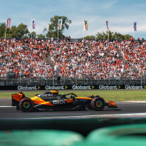 Norris grijpt naast pole position en moet Verstappen voor zich dulden