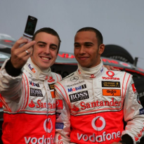 Fernando Alonso, bajo ataque en la biografía de Lewis Hamilton